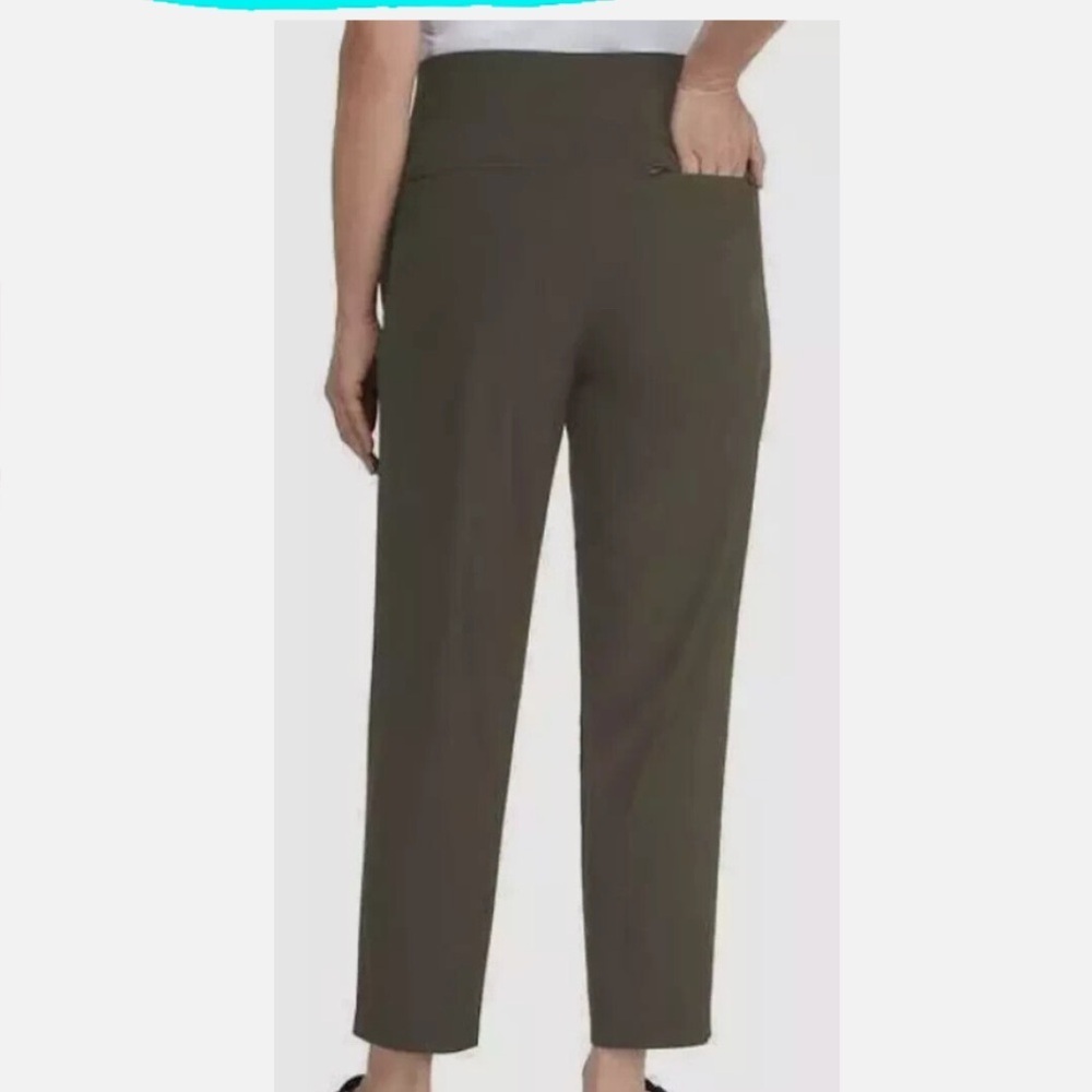 Kirkland Signature Women's Cropped Olive Pants - Picture 2 of 4
